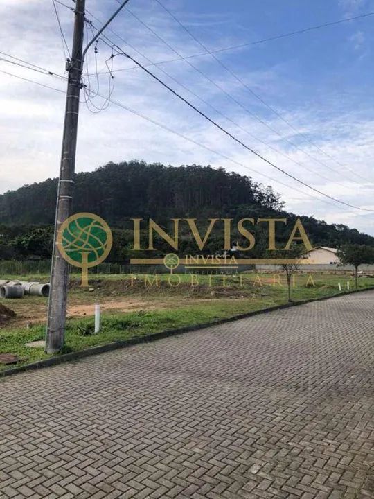Terreno em condomínio fechado no Norte da Ilha com 491 m²