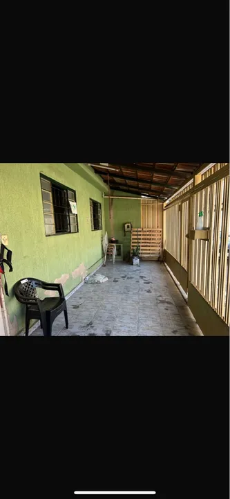 Casa 2 quartos mais duas kitnets lote de esquina vazado