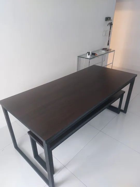 Mesa de jantar com banco em madeira e metal - Foto 3