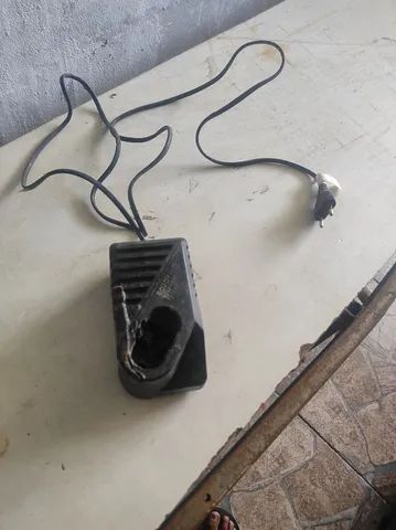 Carregador de parafusadeira Bosch original funcionando perfeitamente NAO ENTREGO  - Foto 2