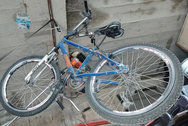 Bicicleta de alumínio aro 24 quadro escorrido - Foto 3