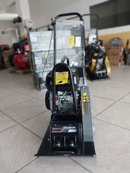 Placa vibratória 60kg a gasolina Profissional Toyama (Loja/Nova) - Foto 3