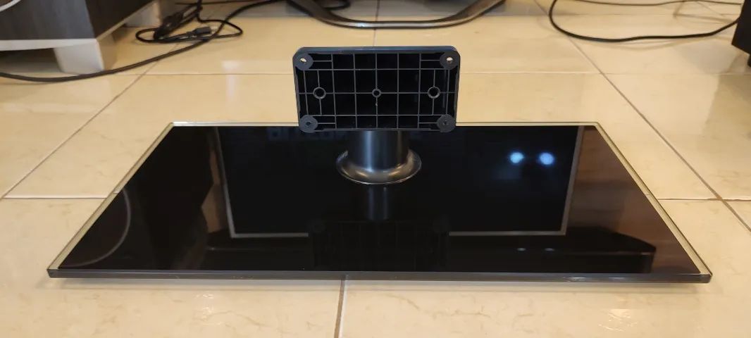 Base Tv Semp Toshiba com parafusos - Foto 2