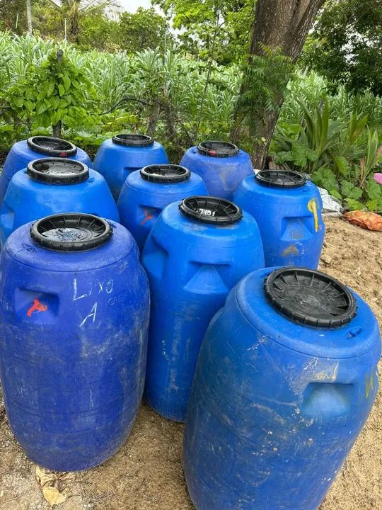 Barris de plástico azul - 200 litros