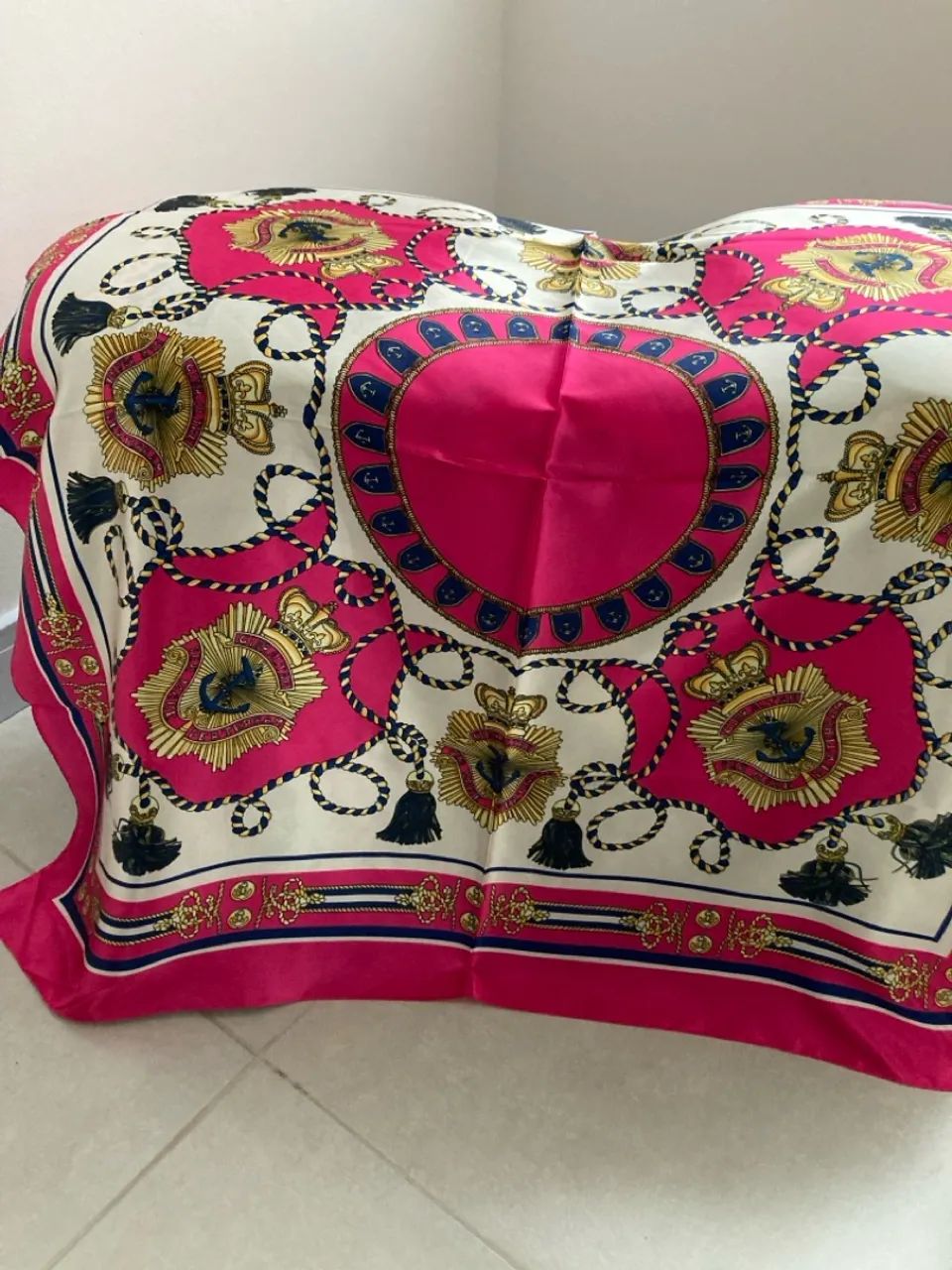 Lenços tipo seda, cetim , estampados - novos . Diversos modelos - Foto 4
