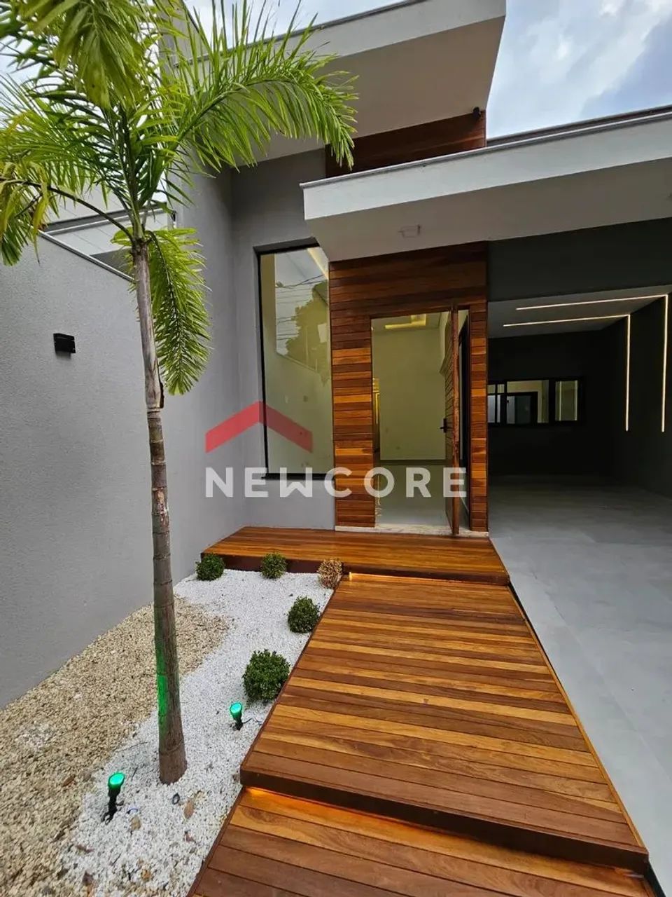 Casa em Avenida Paris - Parque Residencial Joaquim Toledo Piza - Londrina/PR