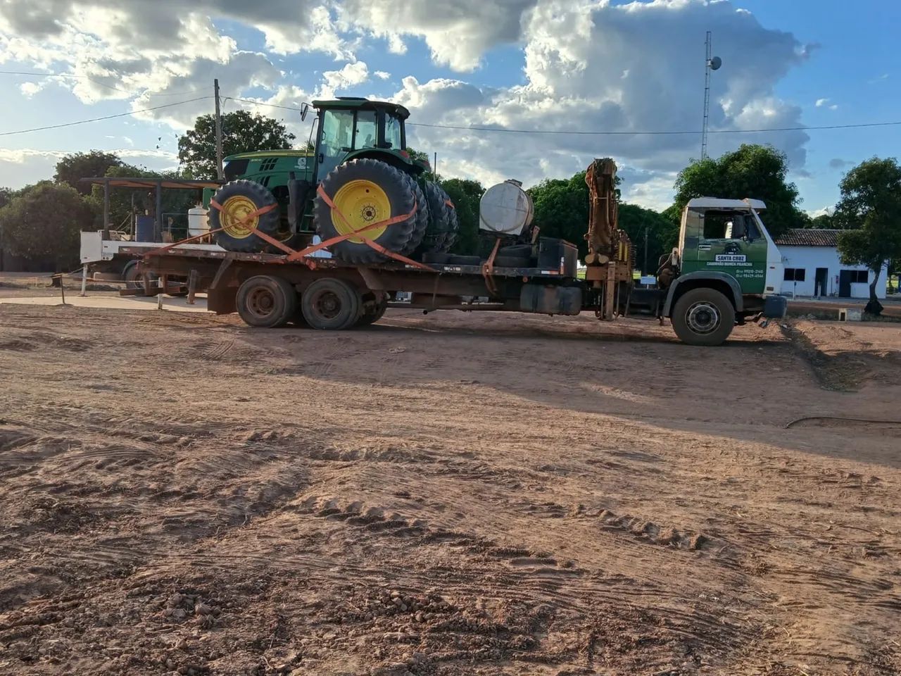 Serviço de transporte e Braço hidráulico Caminhão MULK  - Foto 3