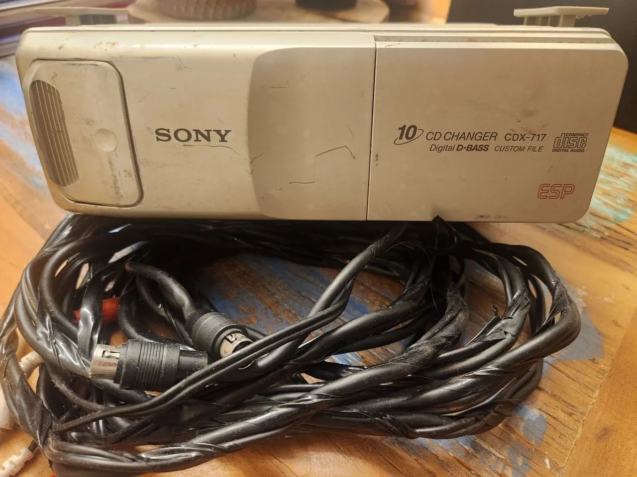 Toca-CDs (CD changer) da marca Sony, modelo CDX-717 - Foto 5