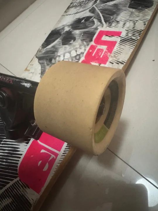 Skate Longboard com estampa de caveiras - Foto 5