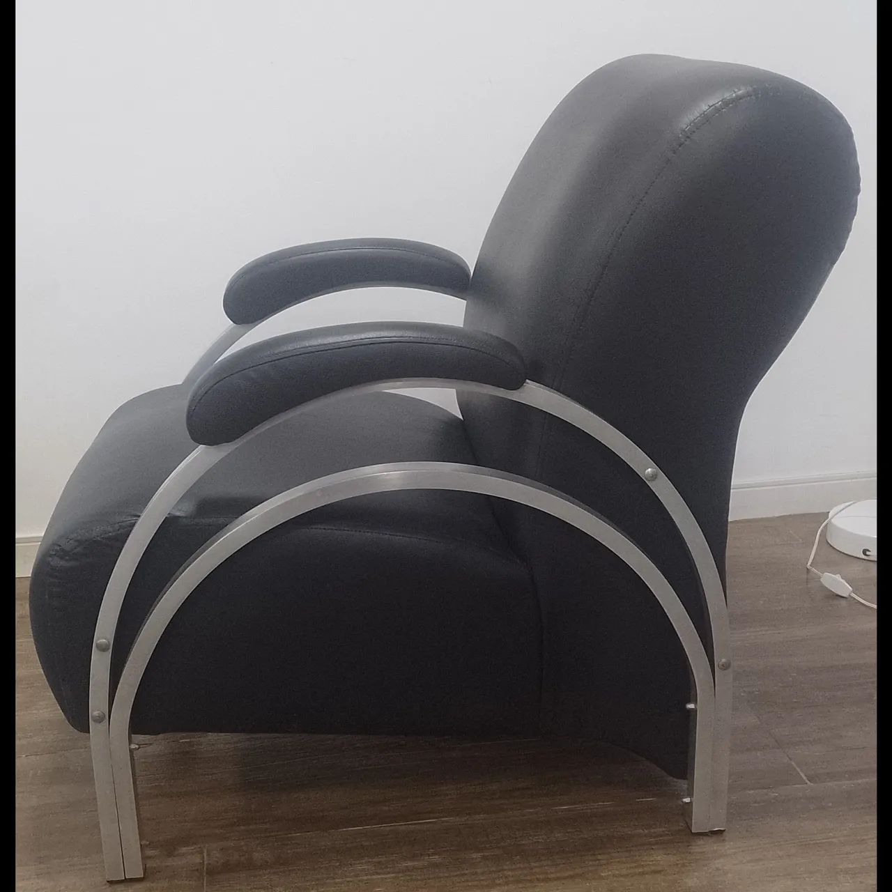 Leather Armchair65579523459587122