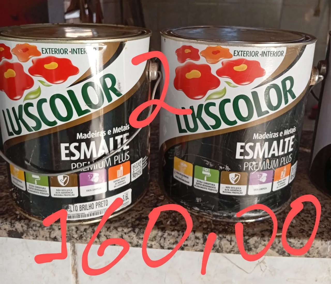 Vendo,,,2 galão de Esmalte preto e 1 tabaco de 3,600 da Lukscolor,,,2 galão de verniz,1 ,