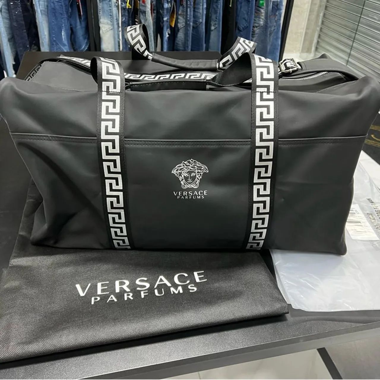 Bolsa de Ombro Versace Preta - Foto 5