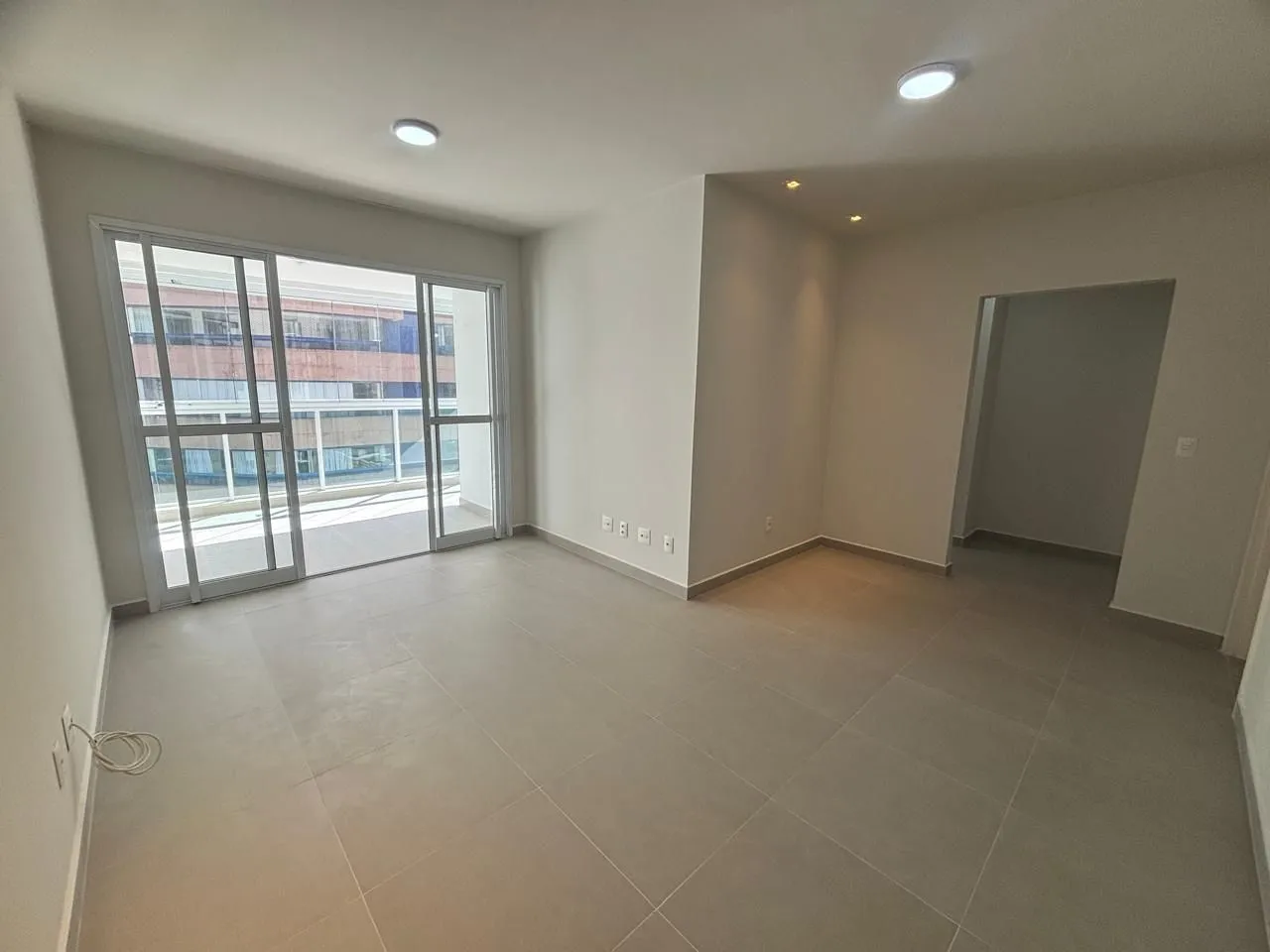 Imóvel para aluguel possui 80 metros quadrados com 2 quartos em Praia da Costa - Vila Velh