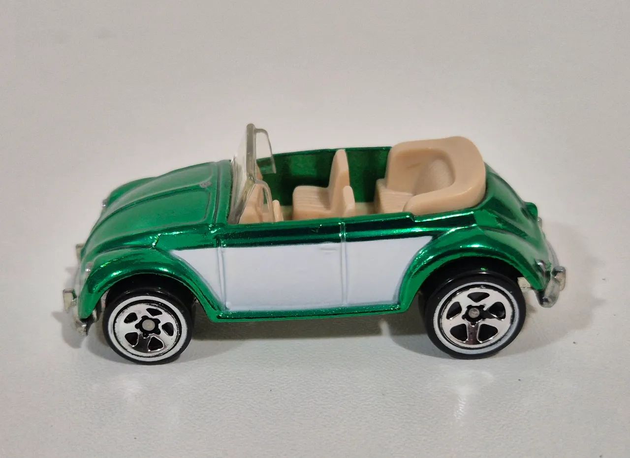 Hot Wheels Classics Volkswagen Beetle Convertible  - Foto 3