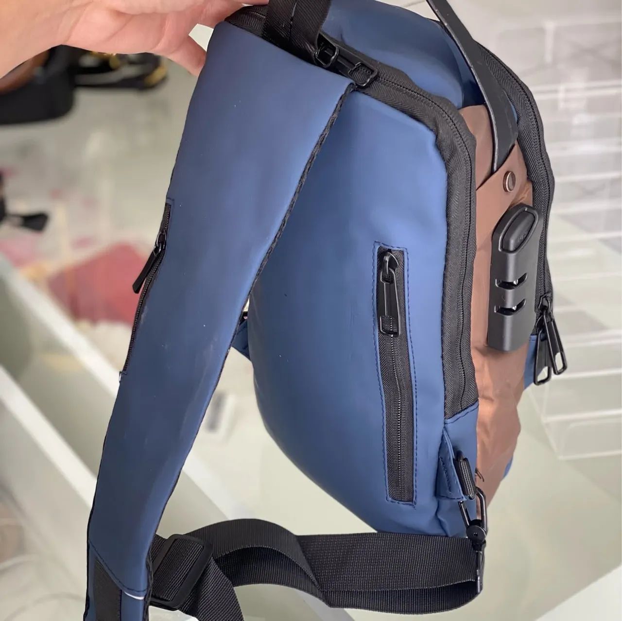 Bolsa de peito pochete transversal com cadeado senha - Foto 3