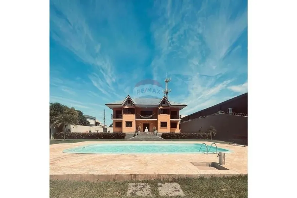 Casa em condomínio com 03 suítes e área de lazer, Bairro Lagoa da Conceição. Florianópolis