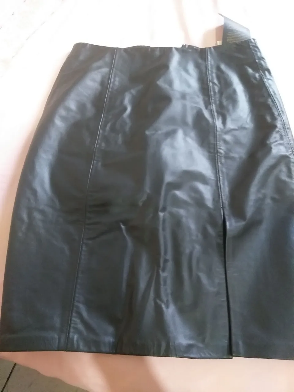 Saia de couro preta elegante