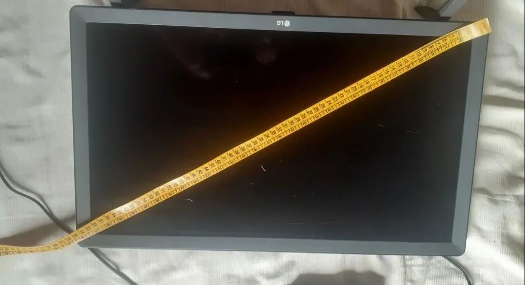 TV LG 24 polegadas, full HD, SMART. Com pés e parafusos inclusos. Nunca usei.  - Foto 4