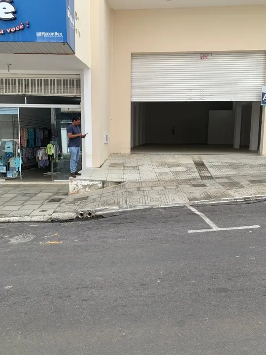 Ponto comercial com 198,00m² para locação na Avenida Crescêncio Silveira em Conquista