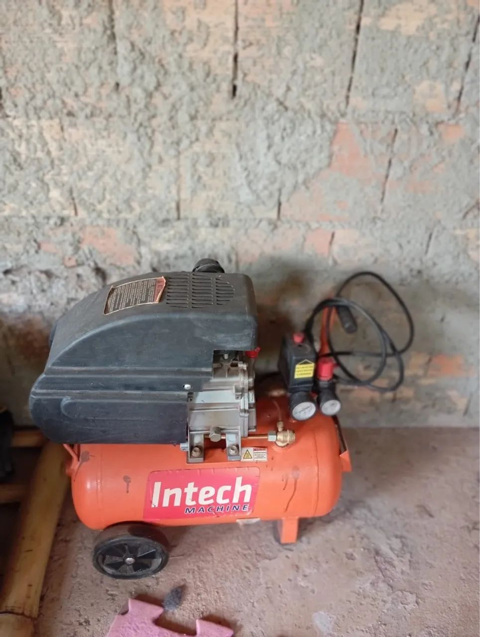 Compressor de ar Intech - ótimo estado