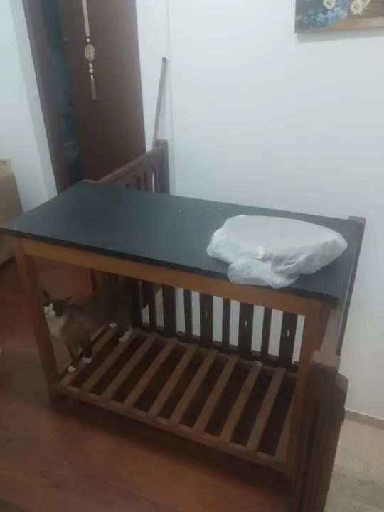 mesa de madeira e fórmica para trabalhos manuais e cerâmica