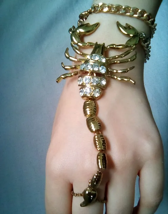 Pulseira ou colar de Escorpiao Dourado com Pedrarias