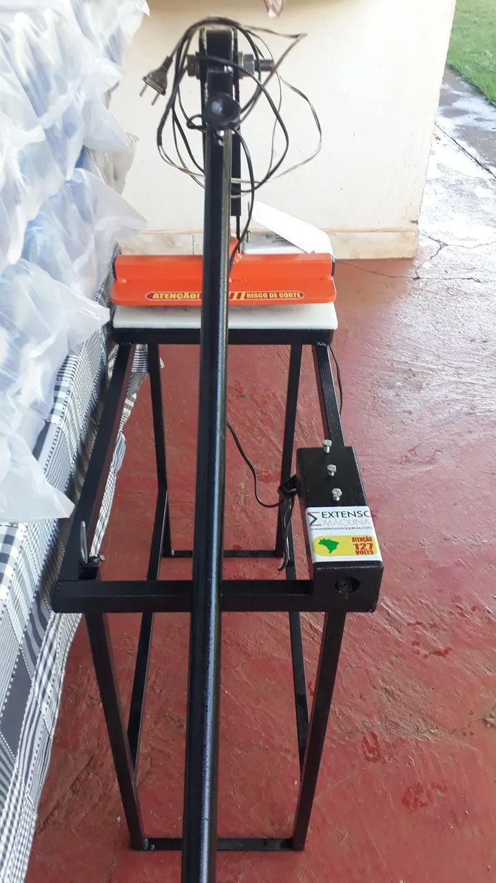 Máquina pra cortar chinelos de borracha