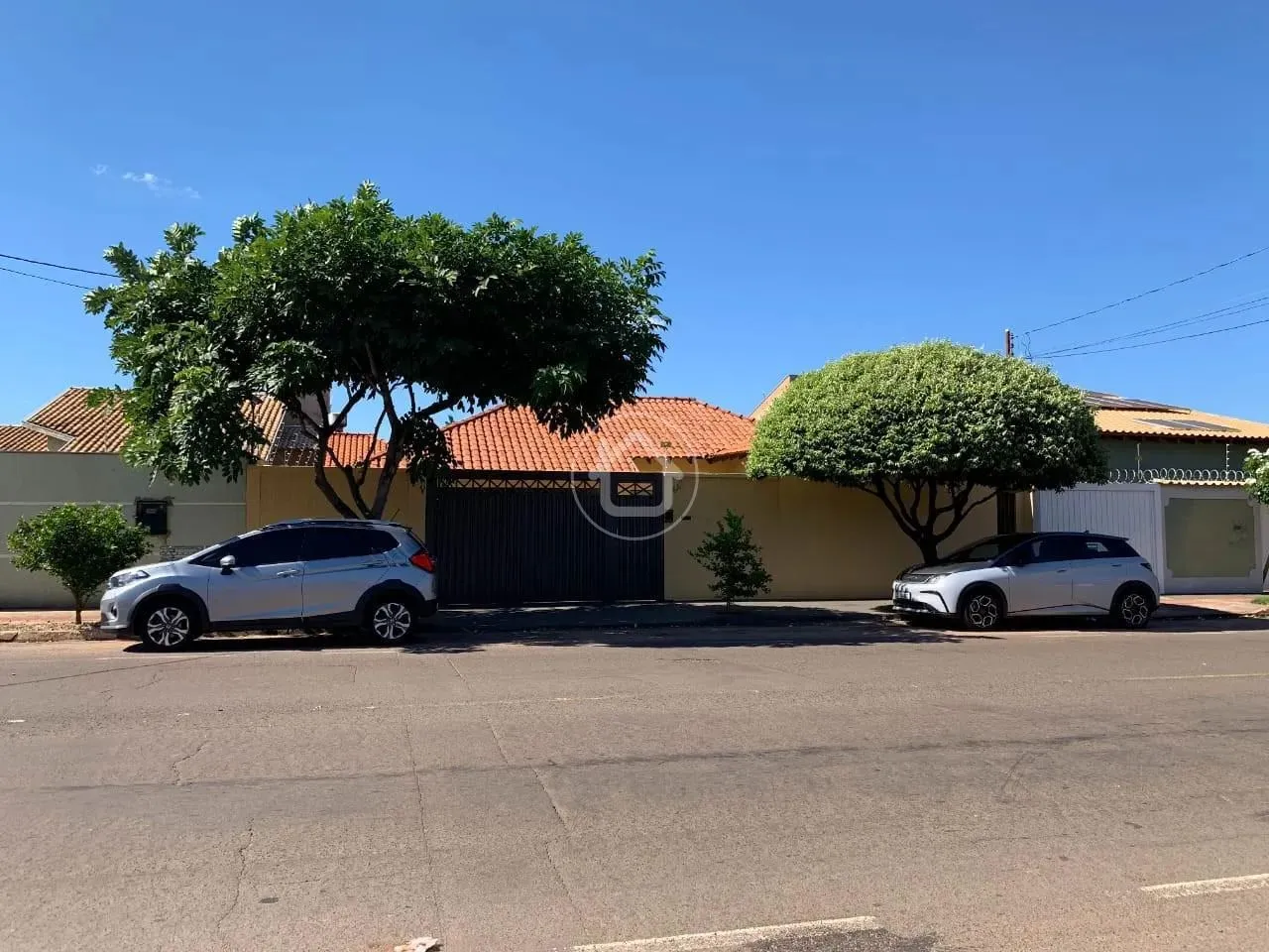 CASA COM 2 QUARTOS E AMPLA ÁREA DE LAZER