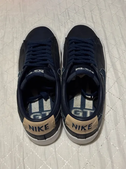 Vende se um tênis Nike GT