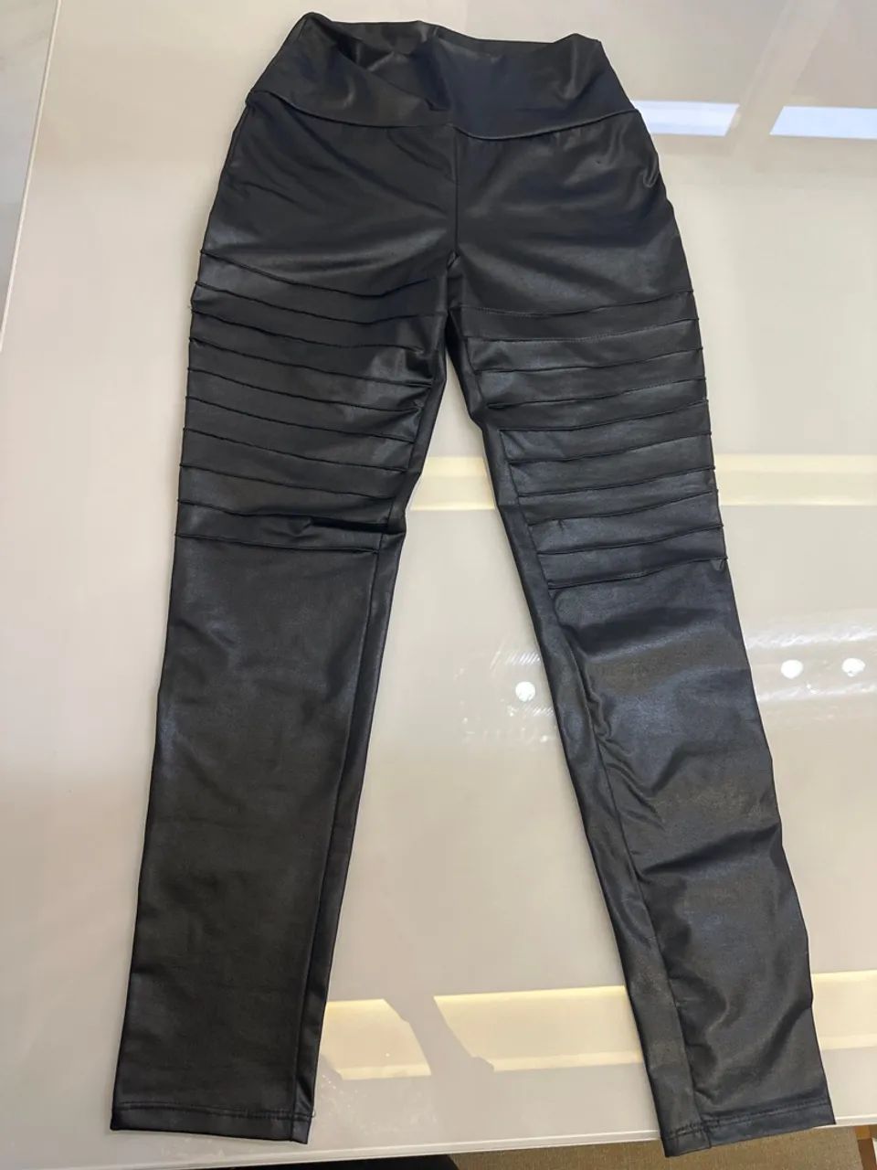 Calça Legging Cirrê com Detalhes - Conforto e Estilo!