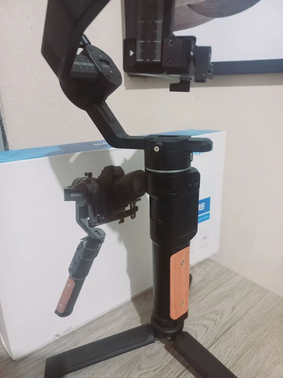 Estabilizador câmera Gimbal AK2000c 3 Eixos NOVO - Foto 3