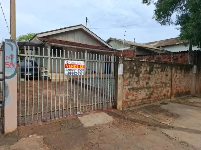 Ótima Oportunidade! Terreno Amplo com Casa de Madeira na Vila Santo Antônio - Maringá