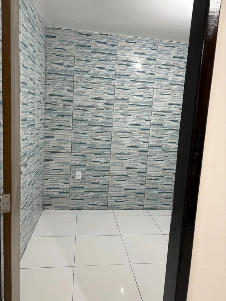 Aluga-se esta casa com 2/4 sala cozinha banheiro área de serviço