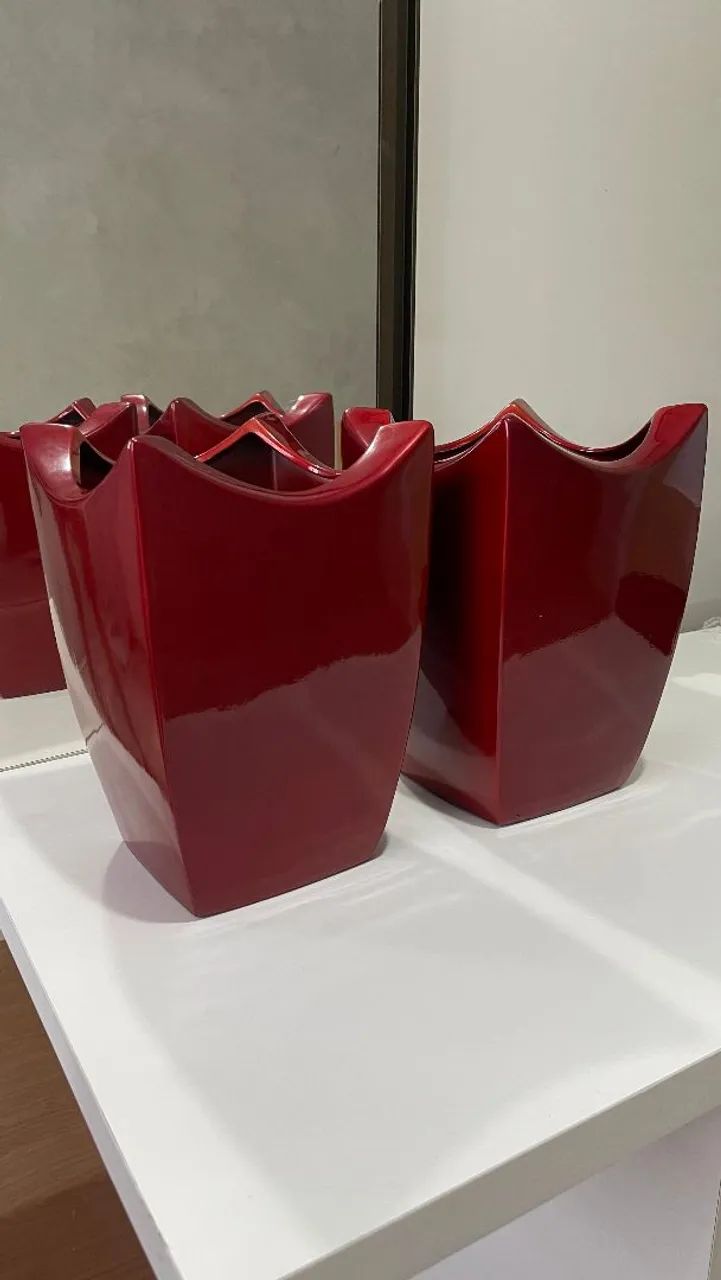 Decoração Natalina com Vasos Vermelhos