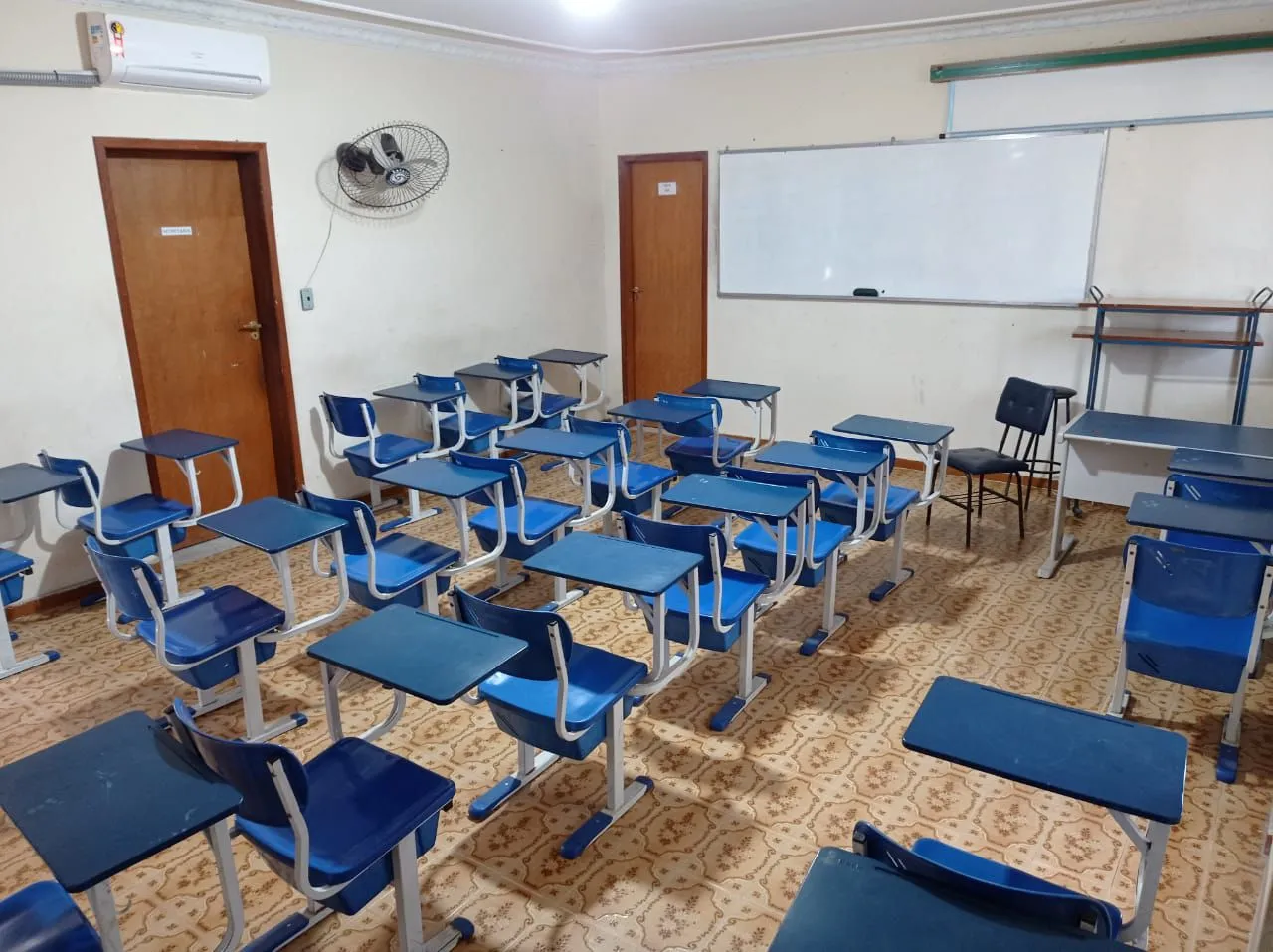 Aluguel de Sala de aula auditório em diárias para cursos palestra workshop cultos