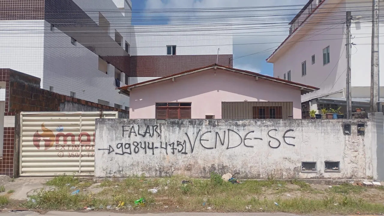 Vende-se casa na principal por dentro do muçu magro
