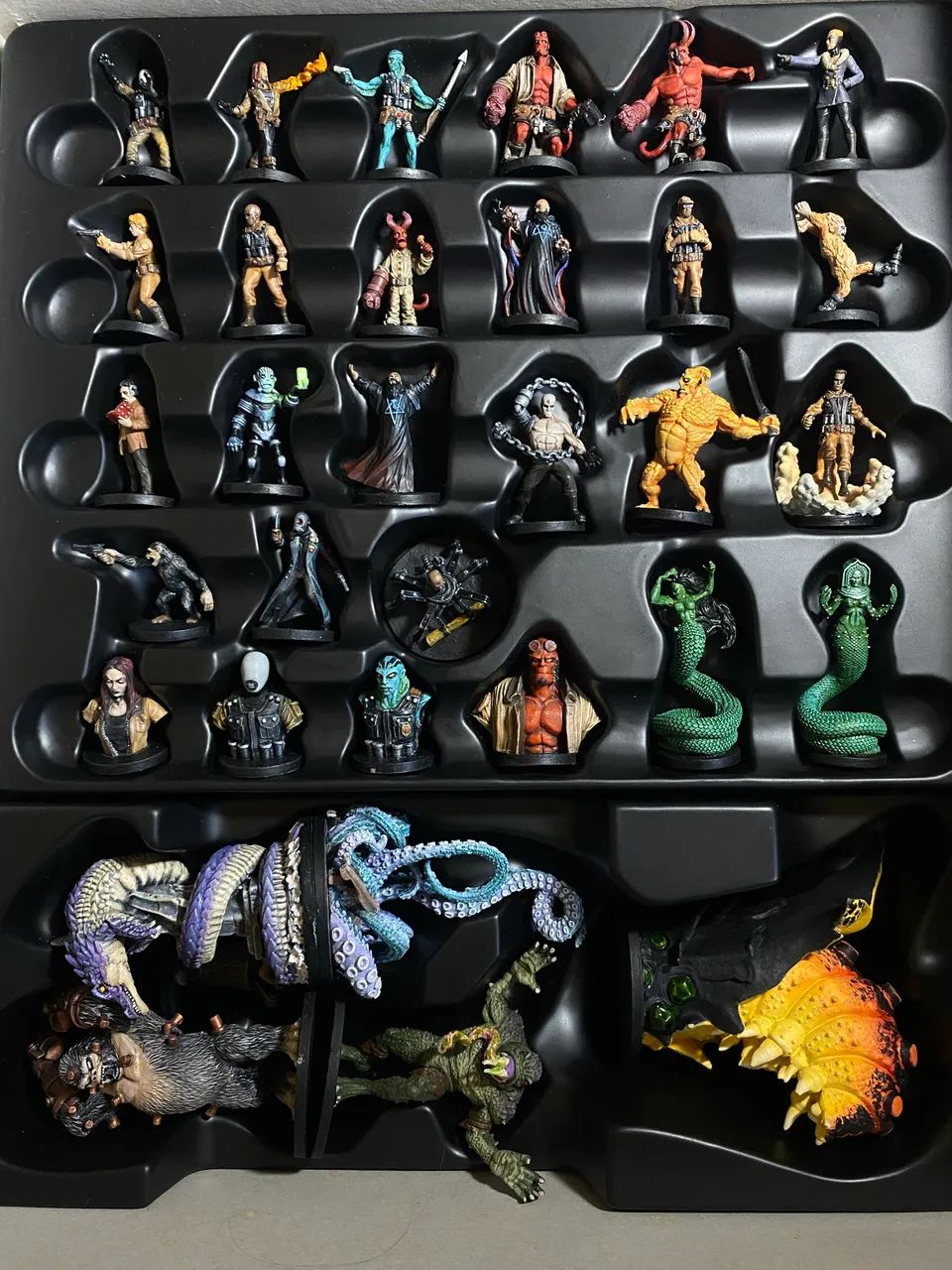 Board Game Hellboy - Edição de colecionador (com todas as miniaturas pintadas) - Foto 6