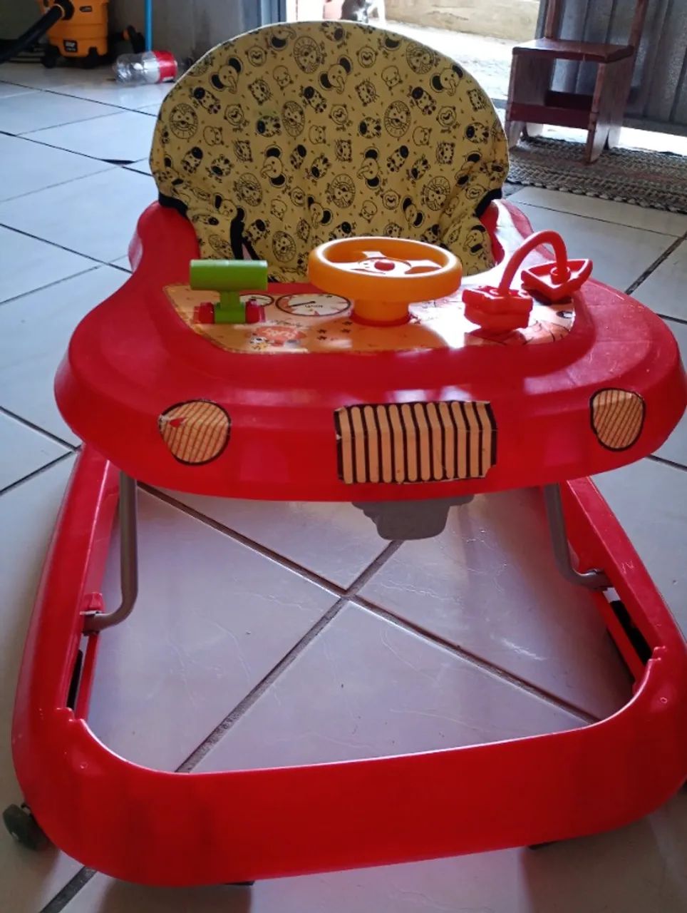 Carrinho Moisés + andador + kit berço+ mantinhas e brinquedos+ canguru tudo por 500$  - Foto 3