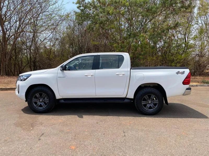 Toyota Hilux CD SR 4X4 2.8 TDI Diesel Aut. 2022 - Foto 4