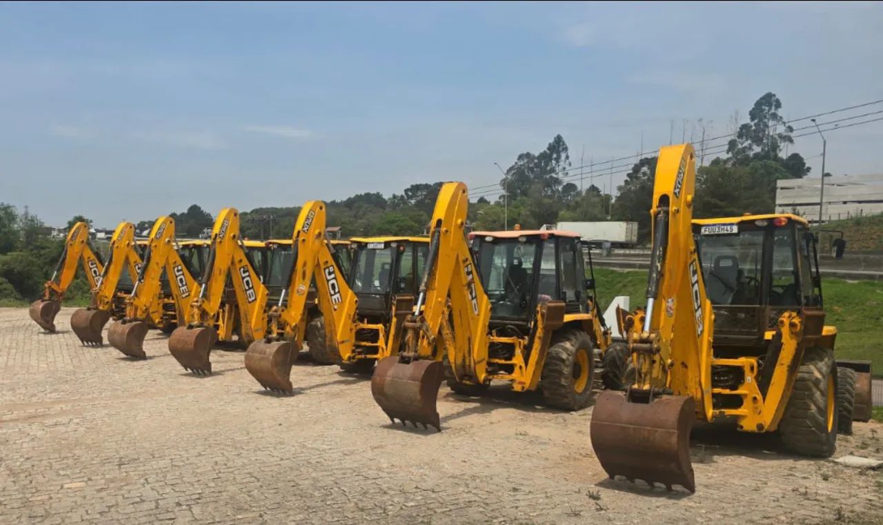 Retroescavadeira JCB 3CX ano 2021, 4x4, com ar condicionado, em SP - Foto 3