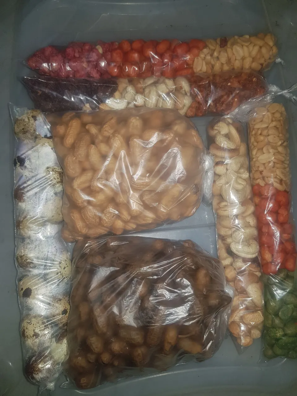 Mix de castanhas e amenduim e ovo de codorna