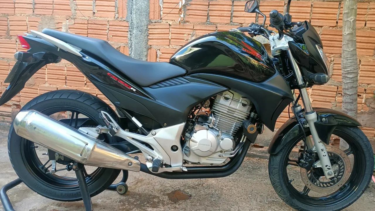 CB 300
