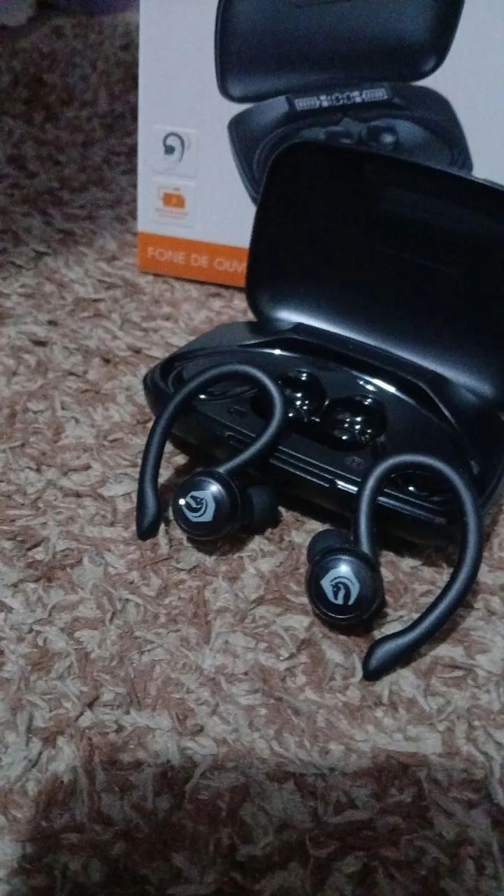 Bluetooth earphone with 6-hour battery life64167713294721121