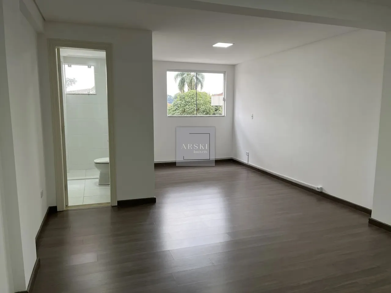 Locação de Sala Comercial para escritório, consultório, ateliê entre outras.