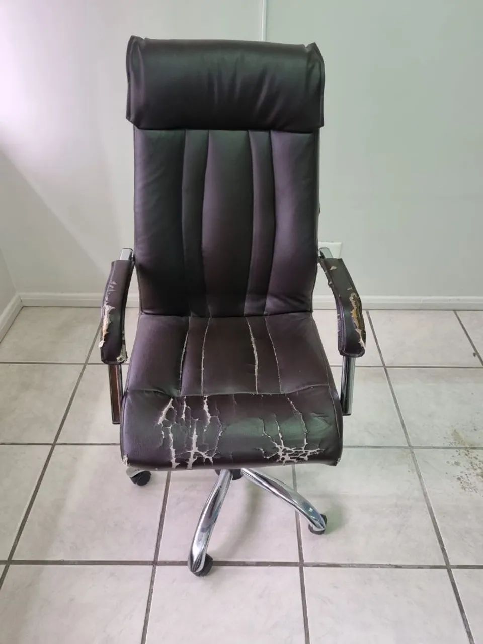 Cadeira de Escritório em Couro - Conforto e Elegância - Foto 6