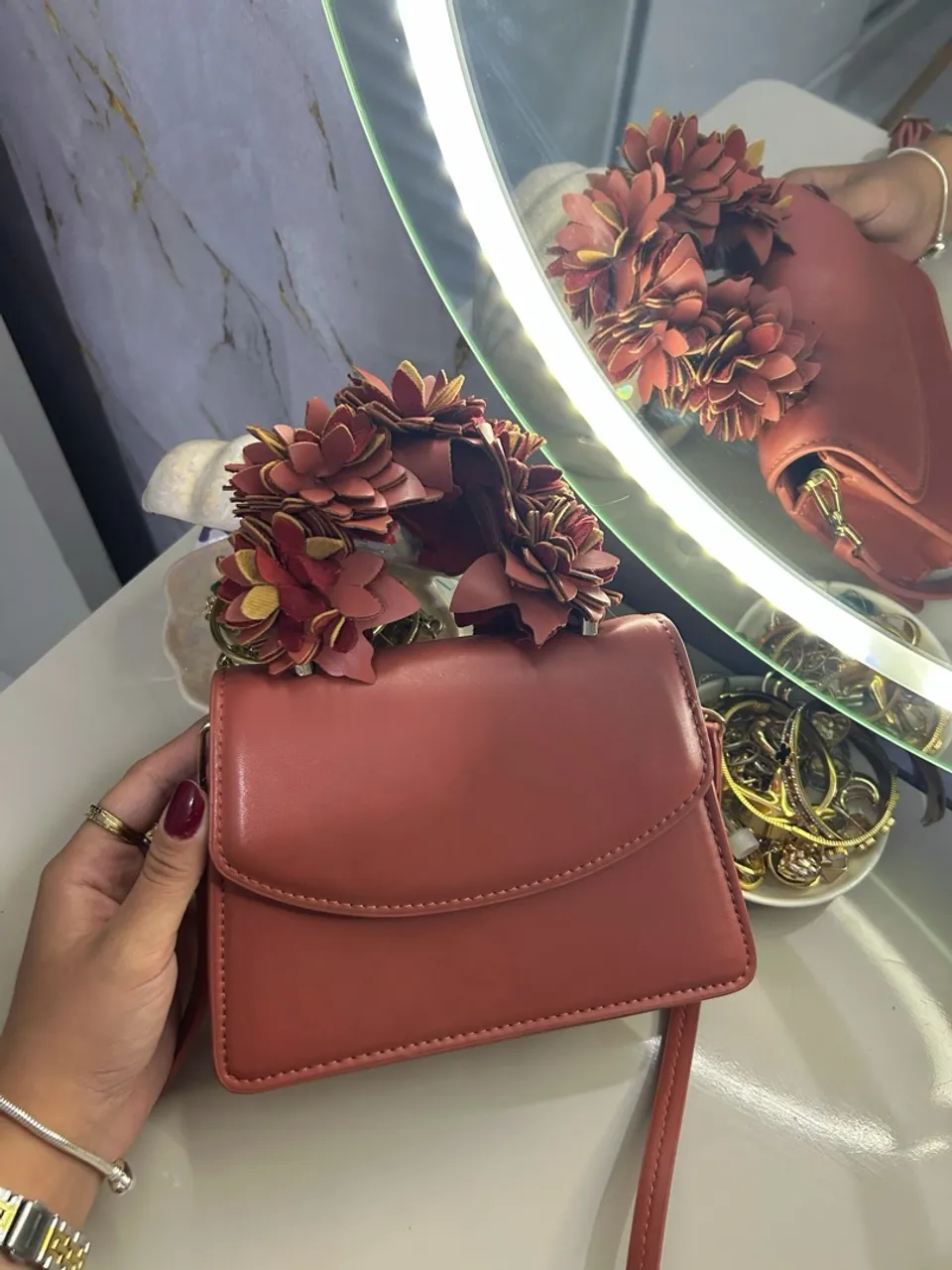 Bolsa ZARA couro, coleção flores, seminova