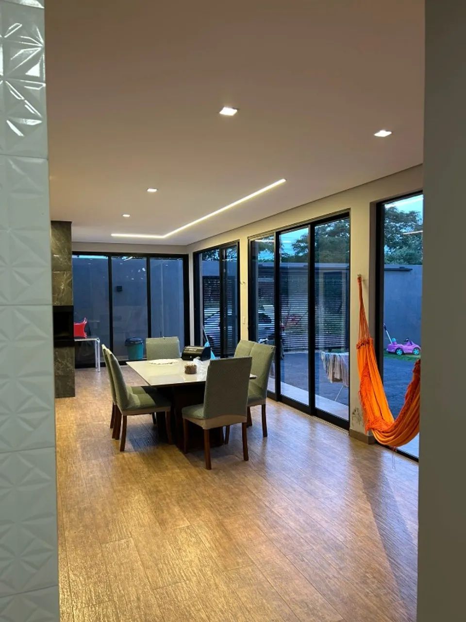 Vendo Casa Moderna com Suíte Master, Closet e Área Gourmet. - Foto 2