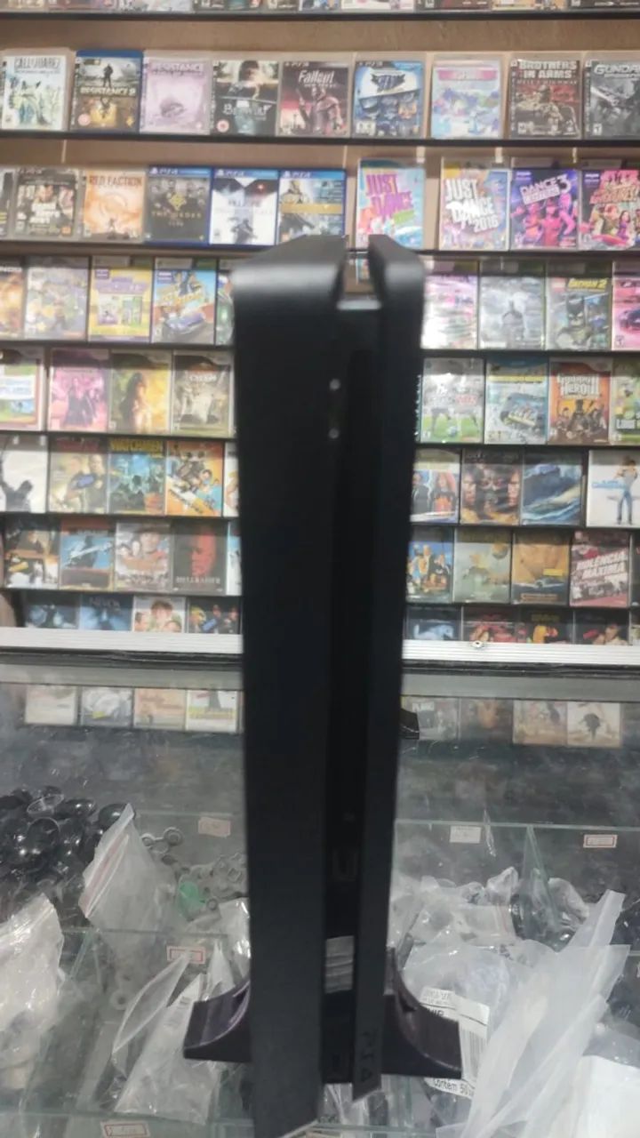 PS4 L2 DESBLOQUEADO NA 12.02 HD-1TB CHEIO DE JOGOS 1 CONTROLE E CABOS - Foto 2