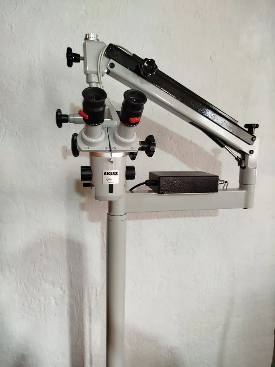 Microscópio Zeiss OPMI 1 