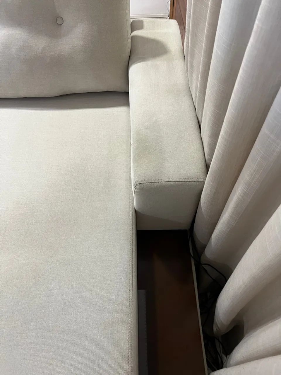 Sofá com chaise e apoio em madeira  - Foto 2